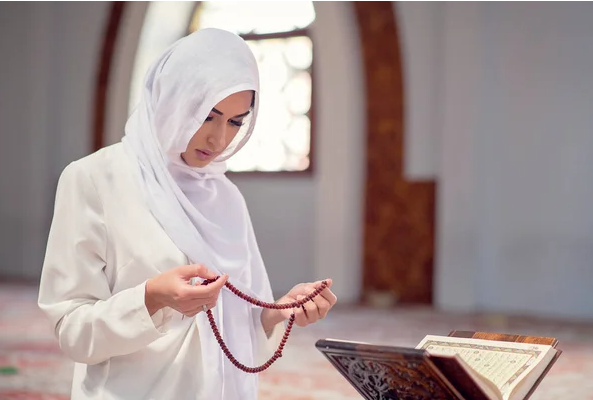 Kadınlar Özel Hallerinde Ayet, Dua, Zikir Okur mu?